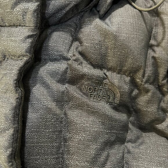 North Face Long Women's Puffer Hooded Jacket Size XS Grey Winter - Picture 4 of 8